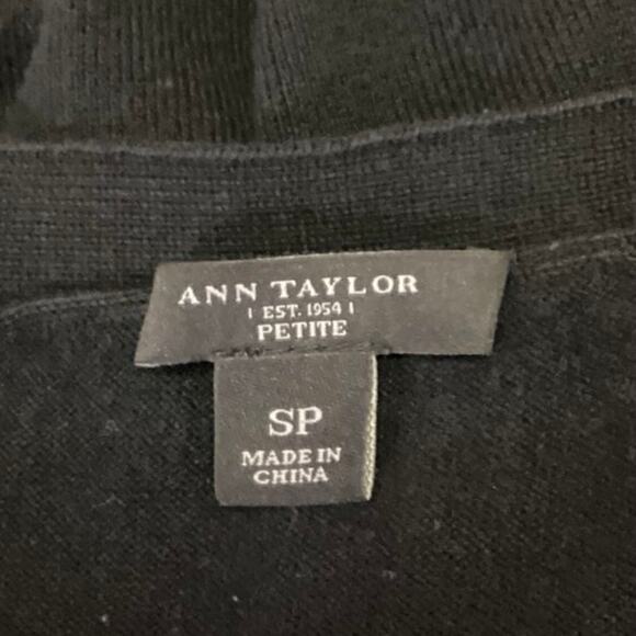 Ann Taylor Black Knit 3/4 Sleeve V-Neck Button Crop Sweater Cardigan Top Size S - Picture 3 of 4
